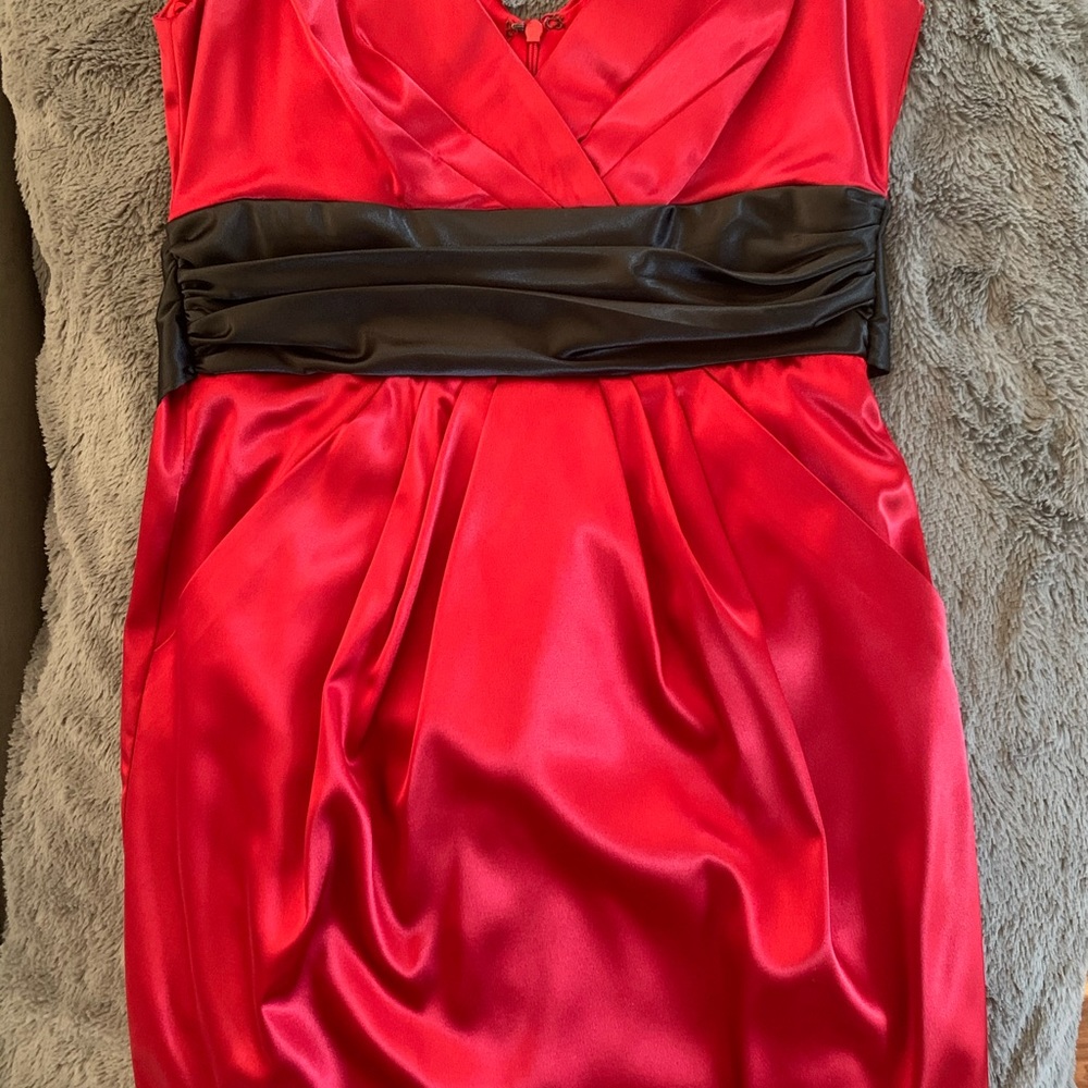 Red with black waist and back bow satin dress - Picture 3 of 4